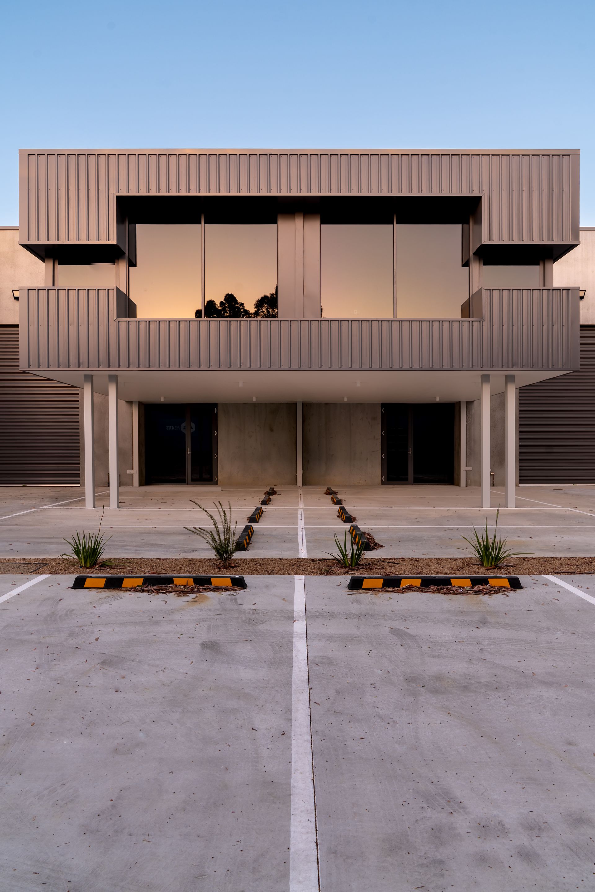 Warehouse & Office Complex — photo 6