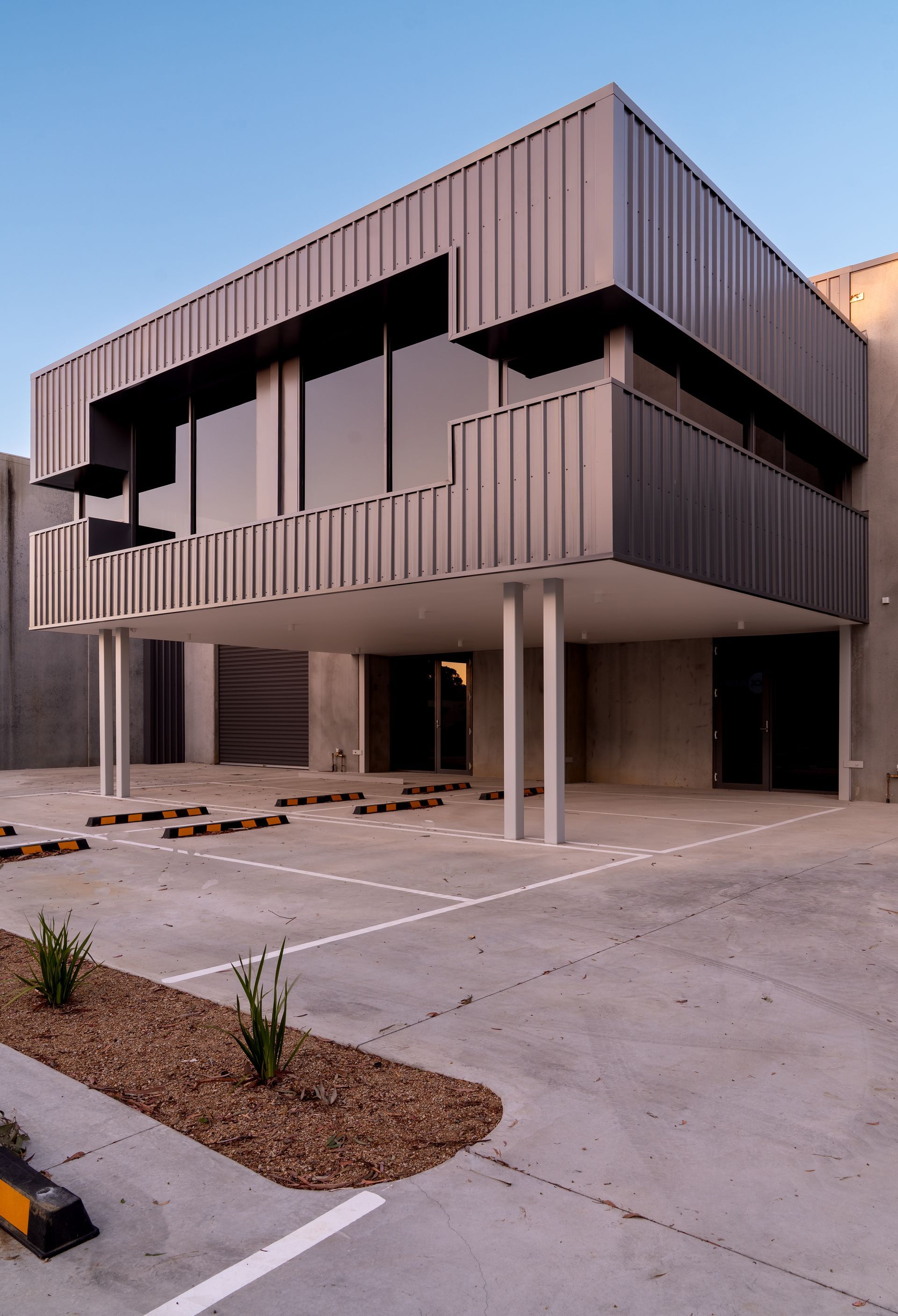 Warehouse & Office Complex — photo 7