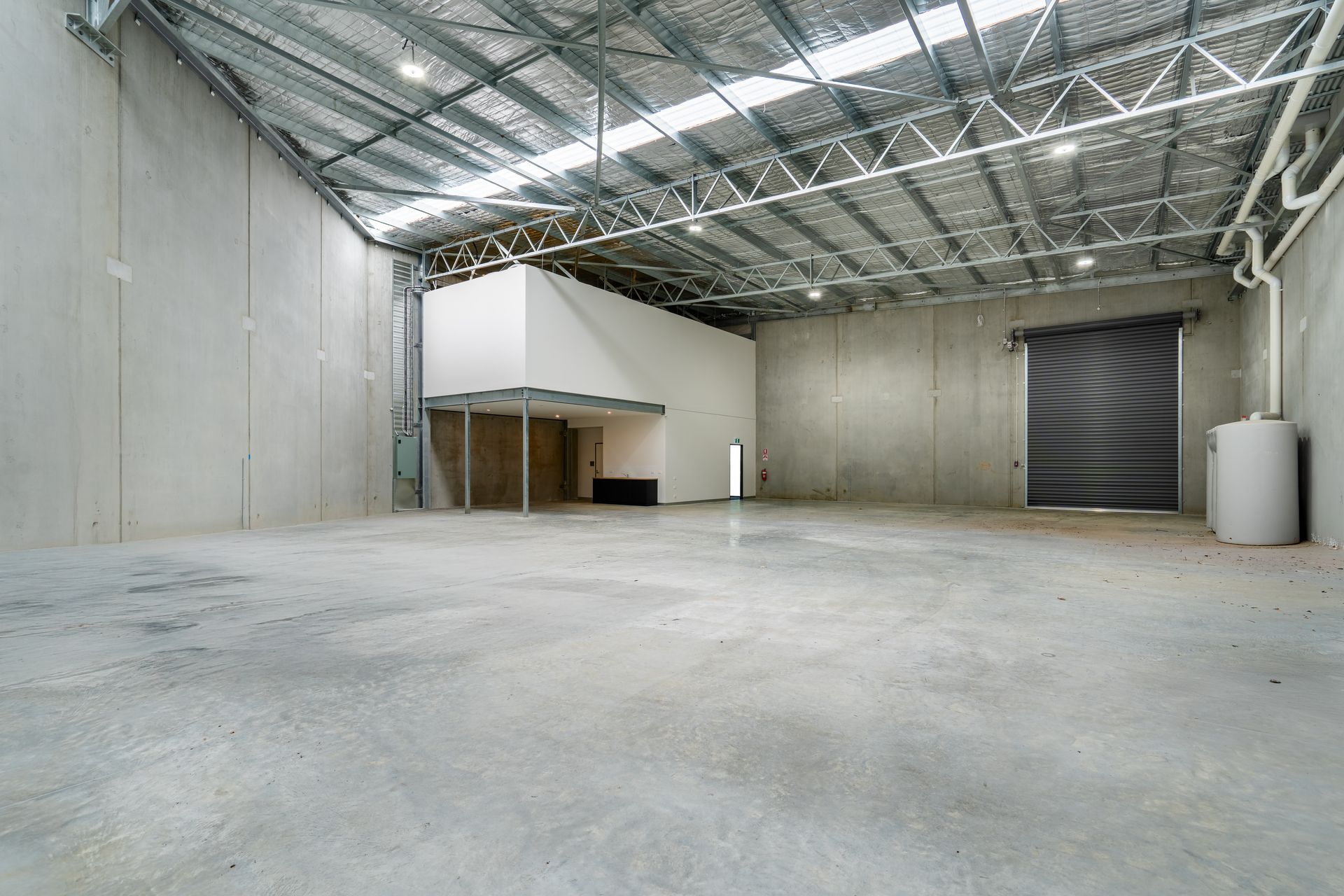 Warehouse & Office Complex — photo 12